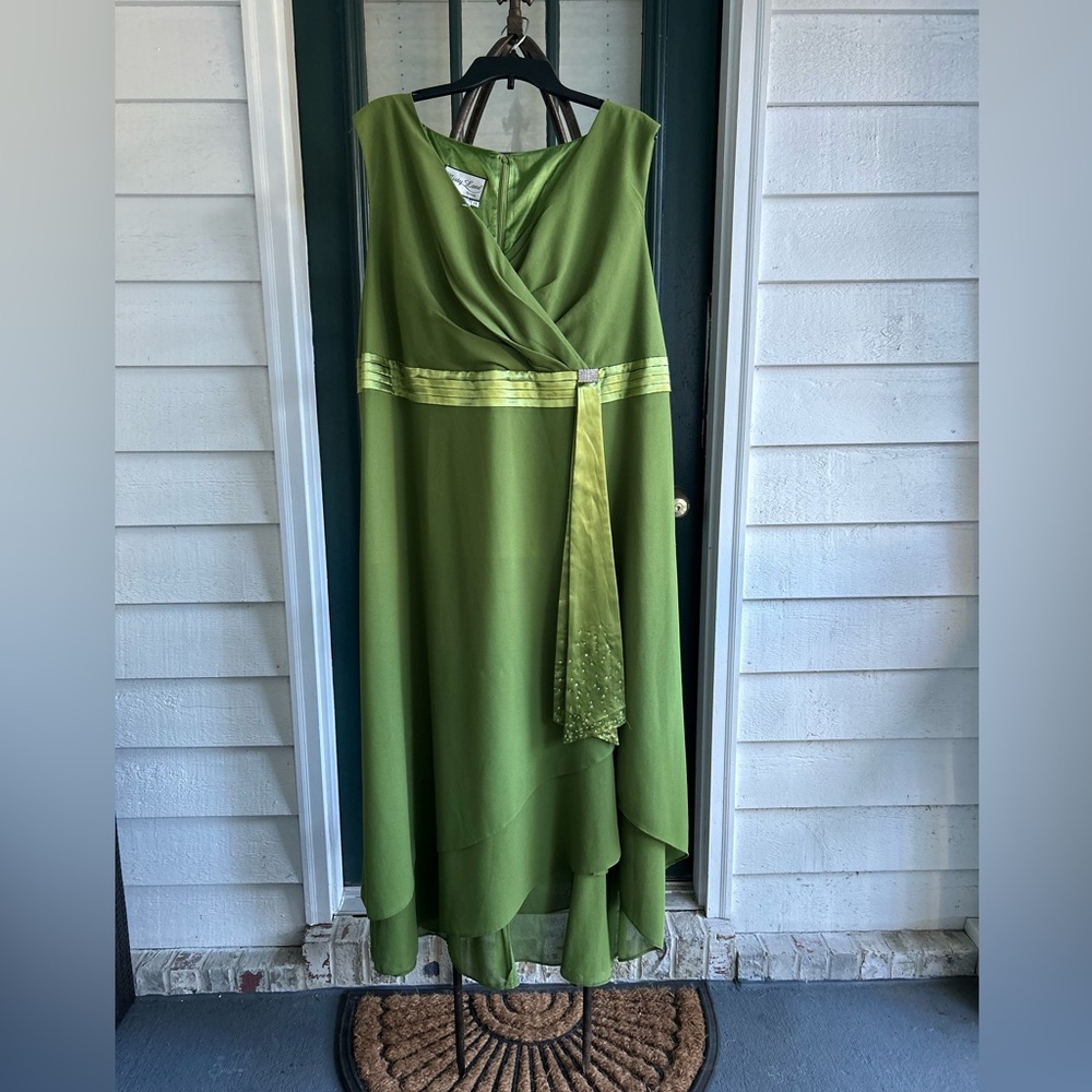 Misty Lane Evening Green Formal Gown with rhinestone detail on waist. Si…